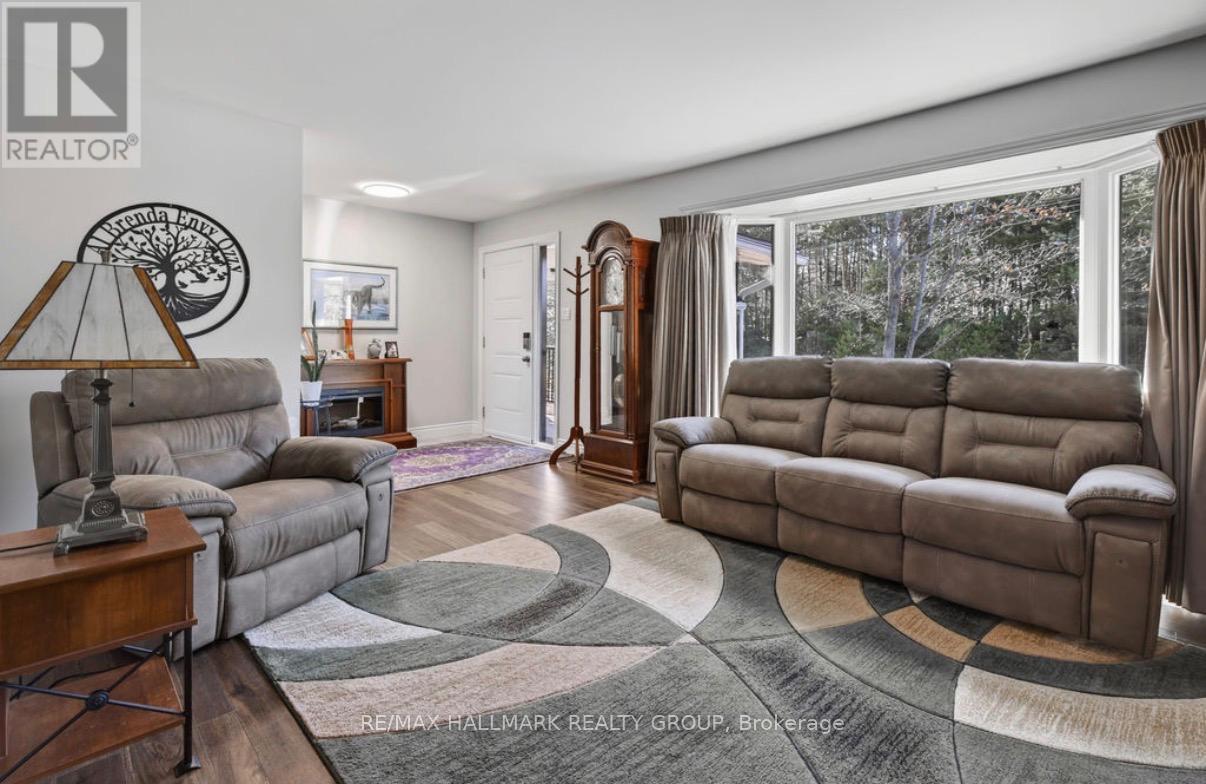 9950 Round Lake Road, Laurentian Valley, Ontario  K8A 0K5 - Photo 16 - X13033702