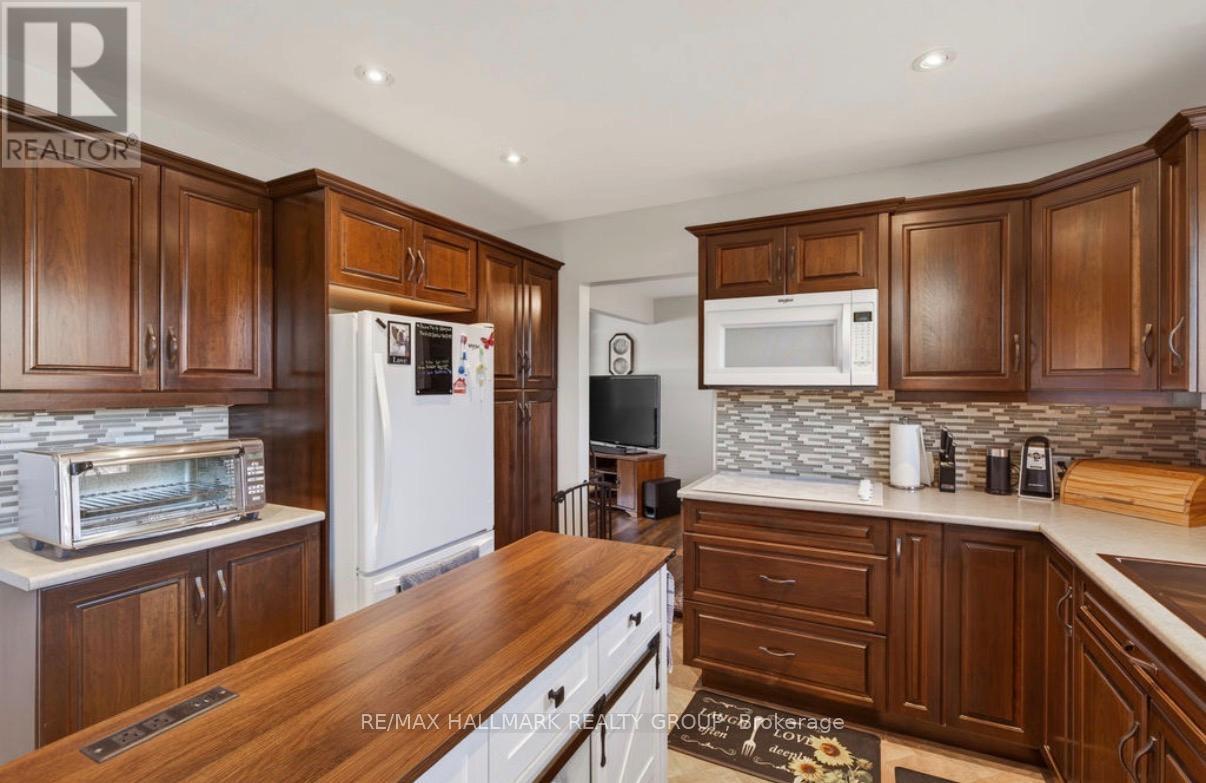 9950 Round Lake Road, Laurentian Valley, Ontario  K8A 0K5 - Photo 19 - X13033702