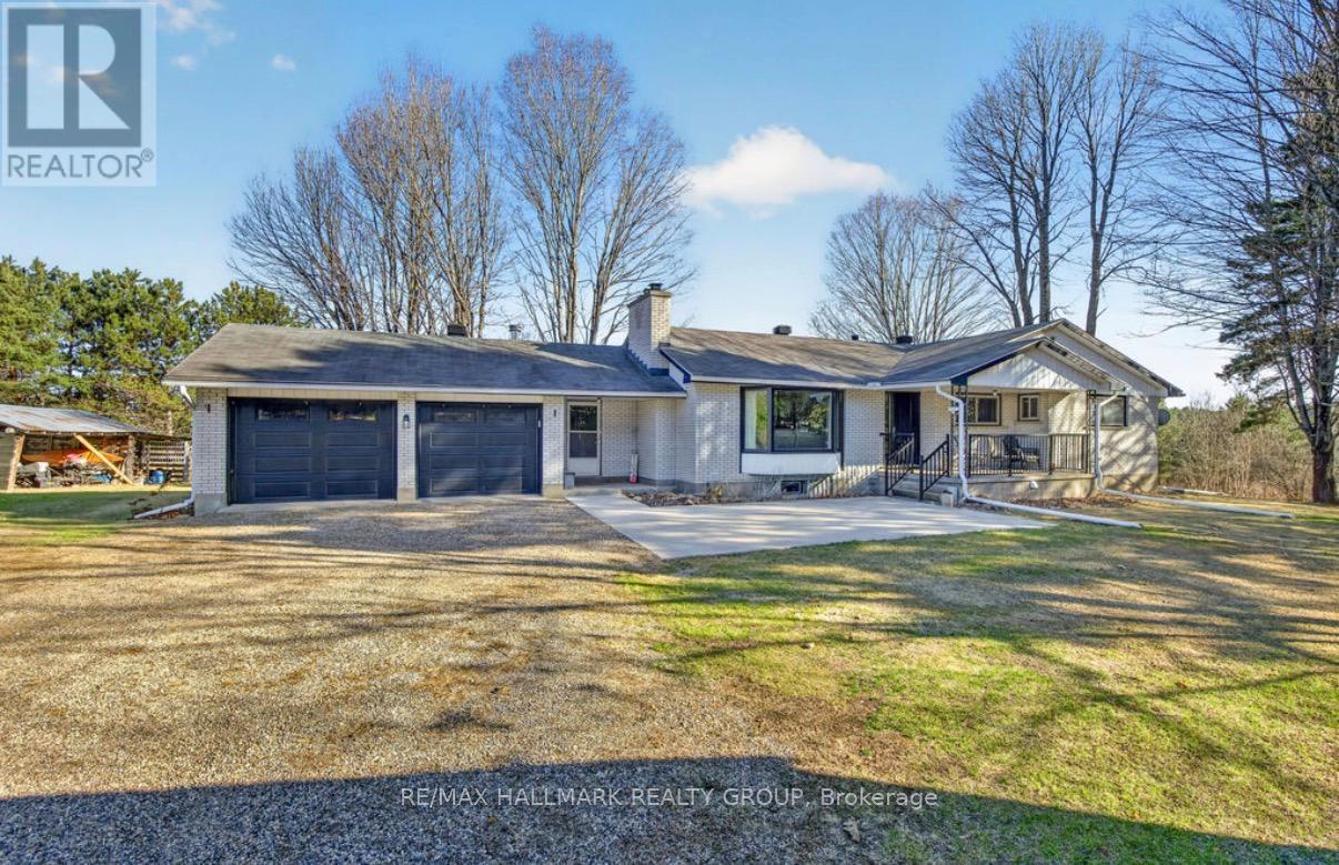 9950 Round Lake Road, Laurentian Valley, Ontario  K8A 0K5 - Photo 2 - X13033702