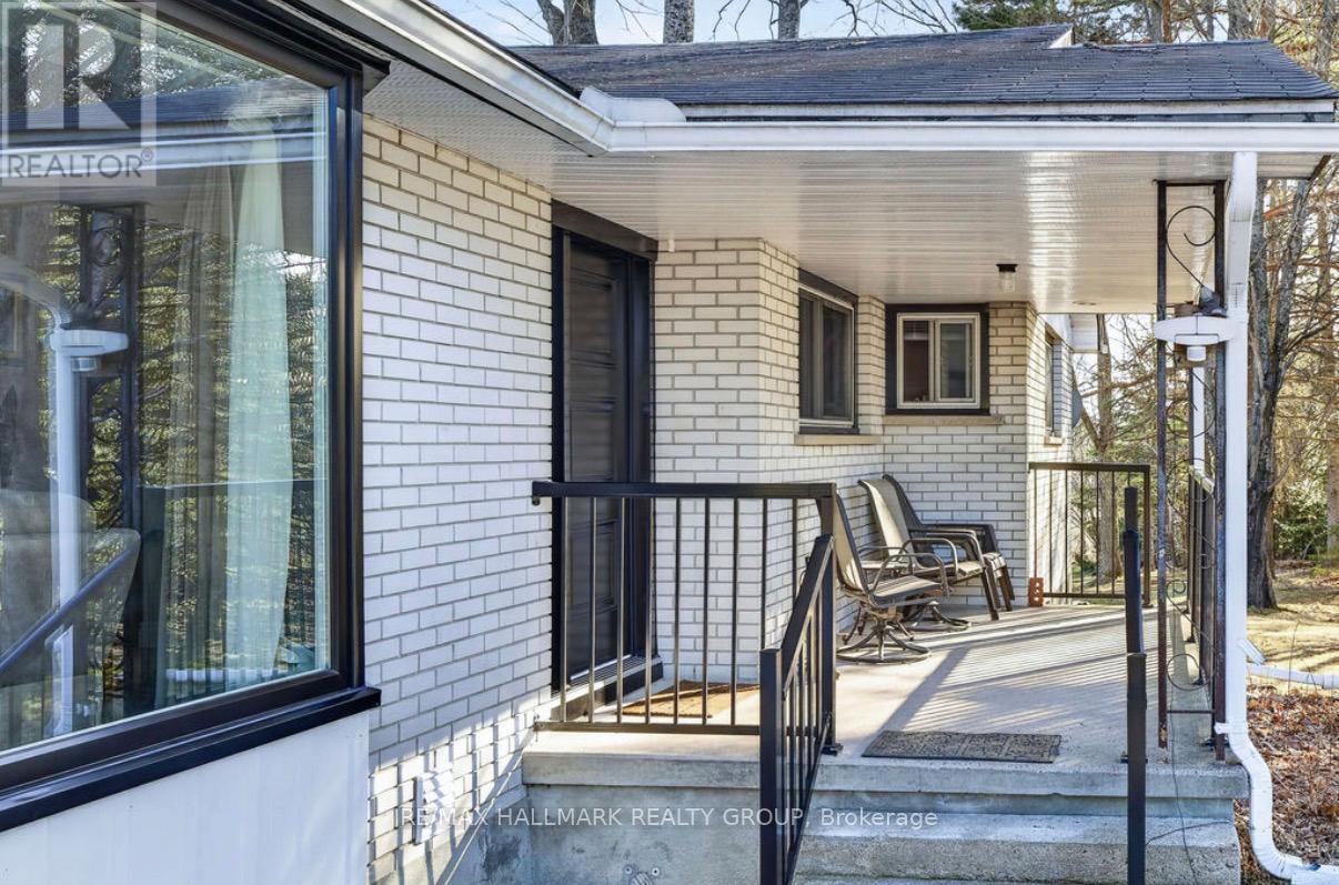 9950 Round Lake Road, Laurentian Valley, Ontario  K8A 0K5 - Photo 3 - X13033702