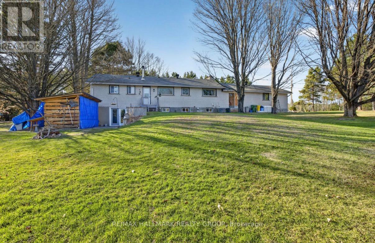 9950 Round Lake Road, Laurentian Valley, Ontario  K8A 0K5 - Photo 5 - X13033702