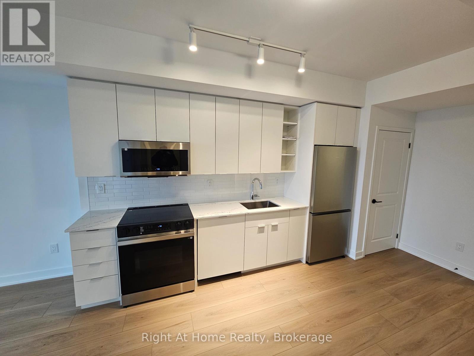 810 - 2075 LAKESHORE ROAD, Burlington, Ontario