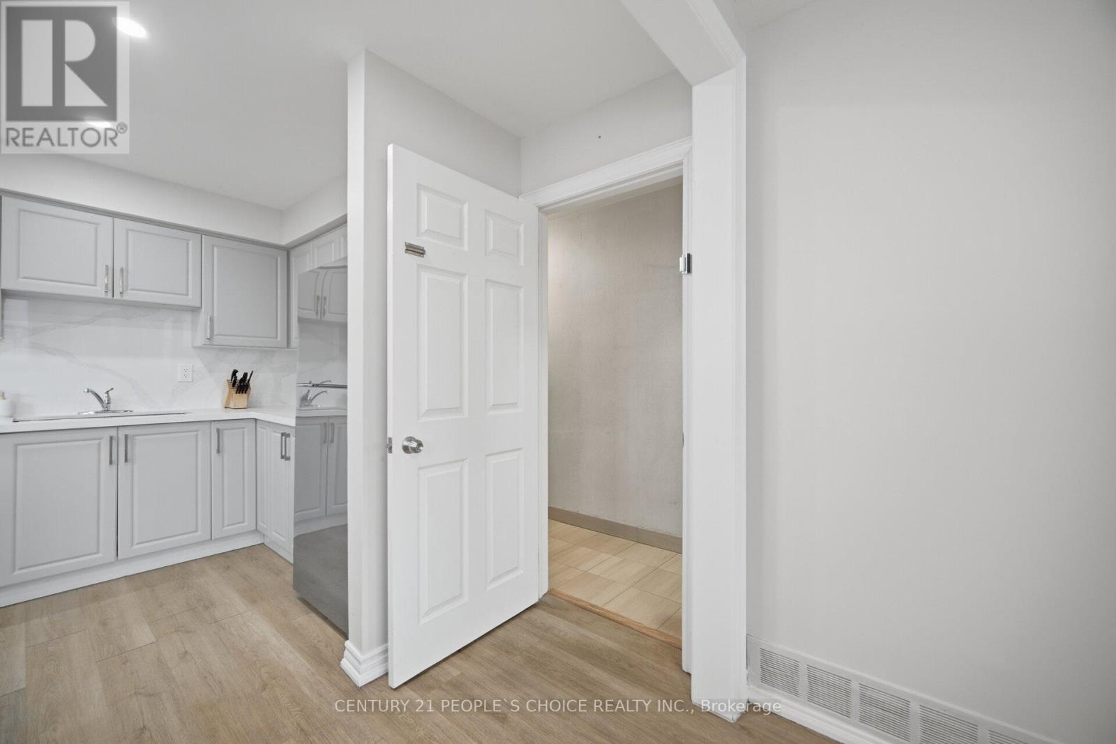 39 Waterbury Drive, Toronto, Ontario  M9R 3Y1 - Photo 30 - W13043440