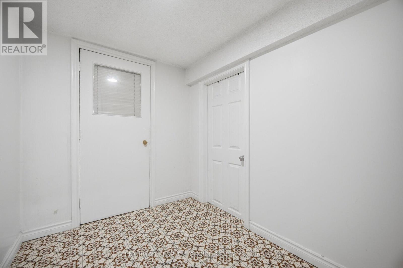 39 Waterbury Drive, Toronto, Ontario  M9R 3Y1 - Photo 35 - W13043440