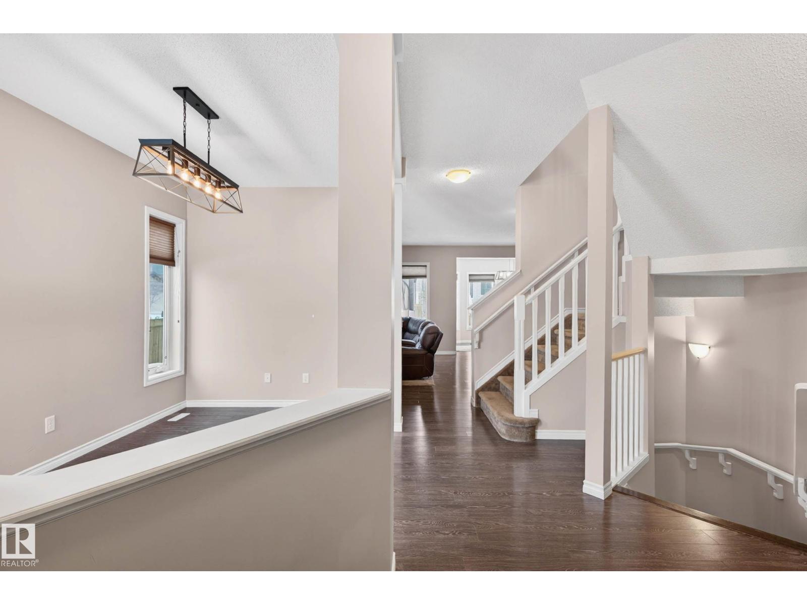 3233 21a Av Nw, Edmonton, Alberta  T6T 0K5 - Photo 3 - E4484232