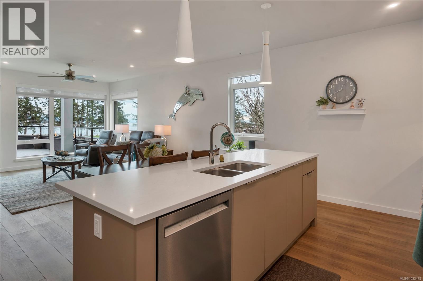 204 684 Island Hwy S, Campbell River, British Columbia  V9W 1A6 - Photo 3 - 1033478