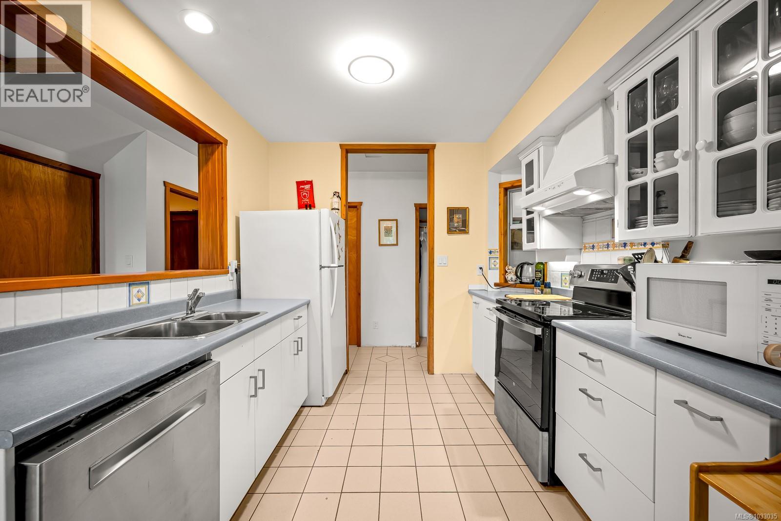 833 Austin Dr, Cortes Island, British Columbia  V0P 1K0 - Photo 10 - 1033035