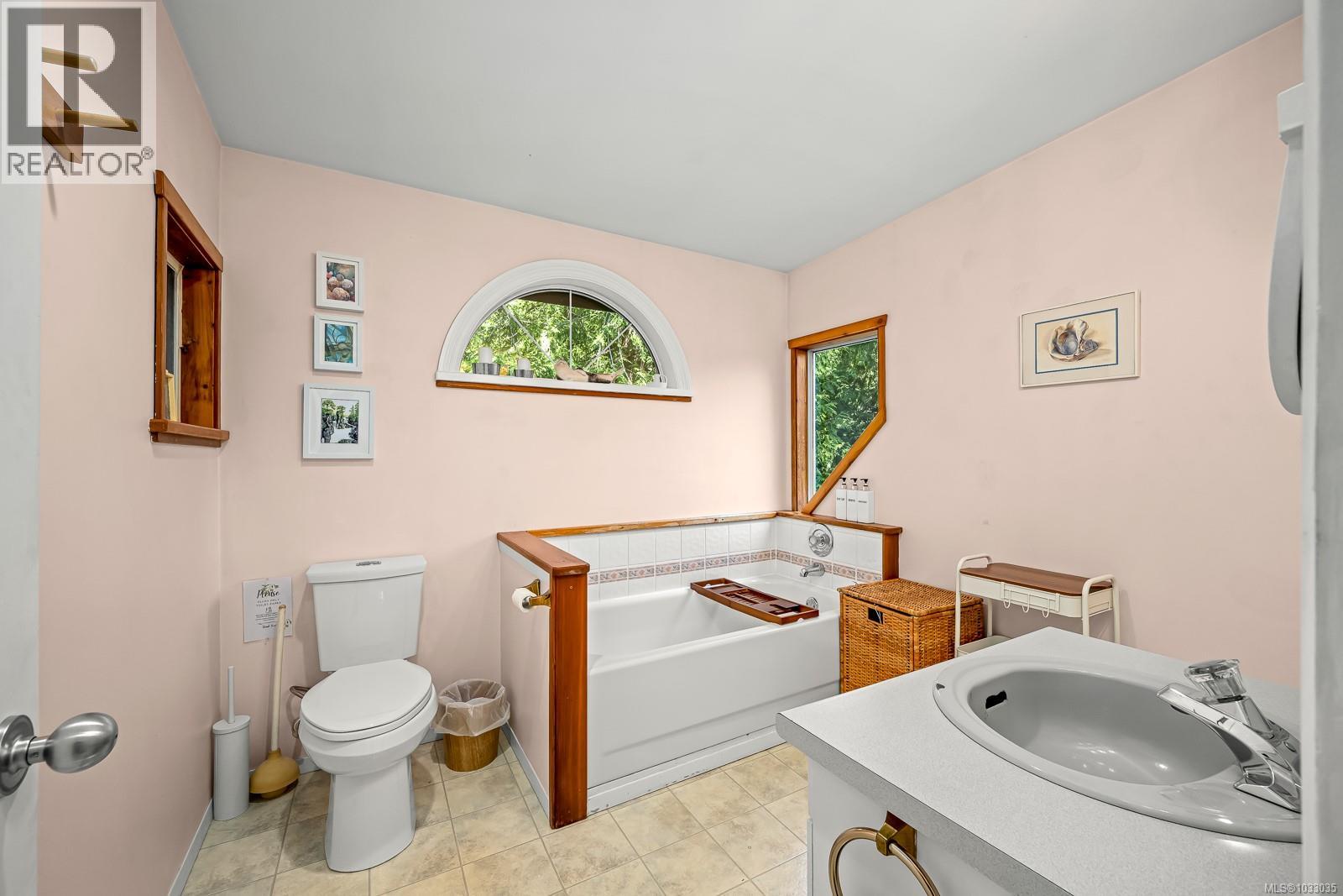 833 Austin Dr, Cortes Island, British Columbia  V0P 1K0 - Photo 28 - 1033035