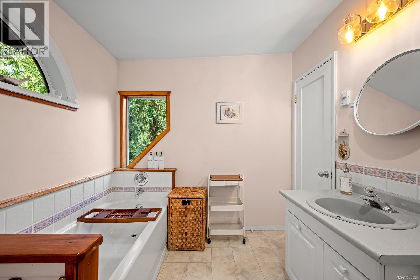 833 Austin Dr, Cortes Island, British Columbia  V0P 1K0 - Photo 29 - 1033035