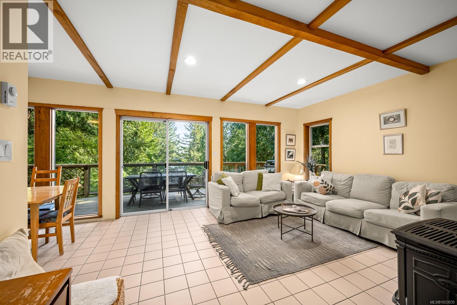 833 Austin Dr, Cortes Island, British Columbia  V0P 1K0 - Photo 3 - 1033035