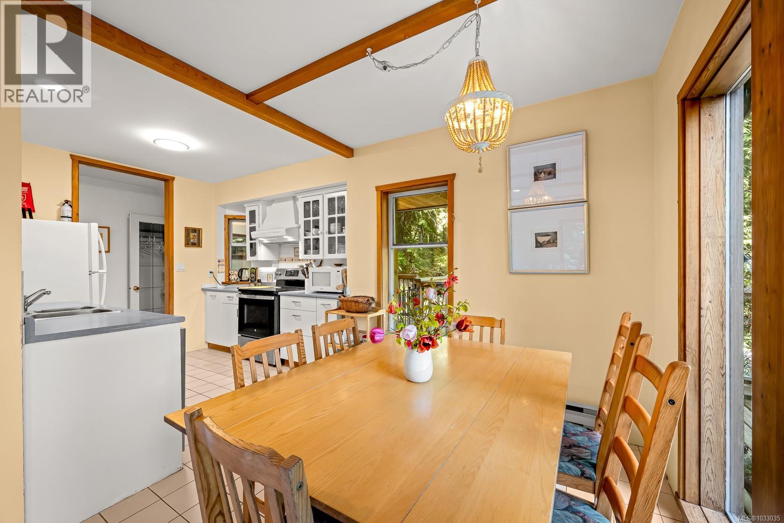 833 Austin Dr, Cortes Island, British Columbia  V0P 1K0 - Photo 8 - 1033035