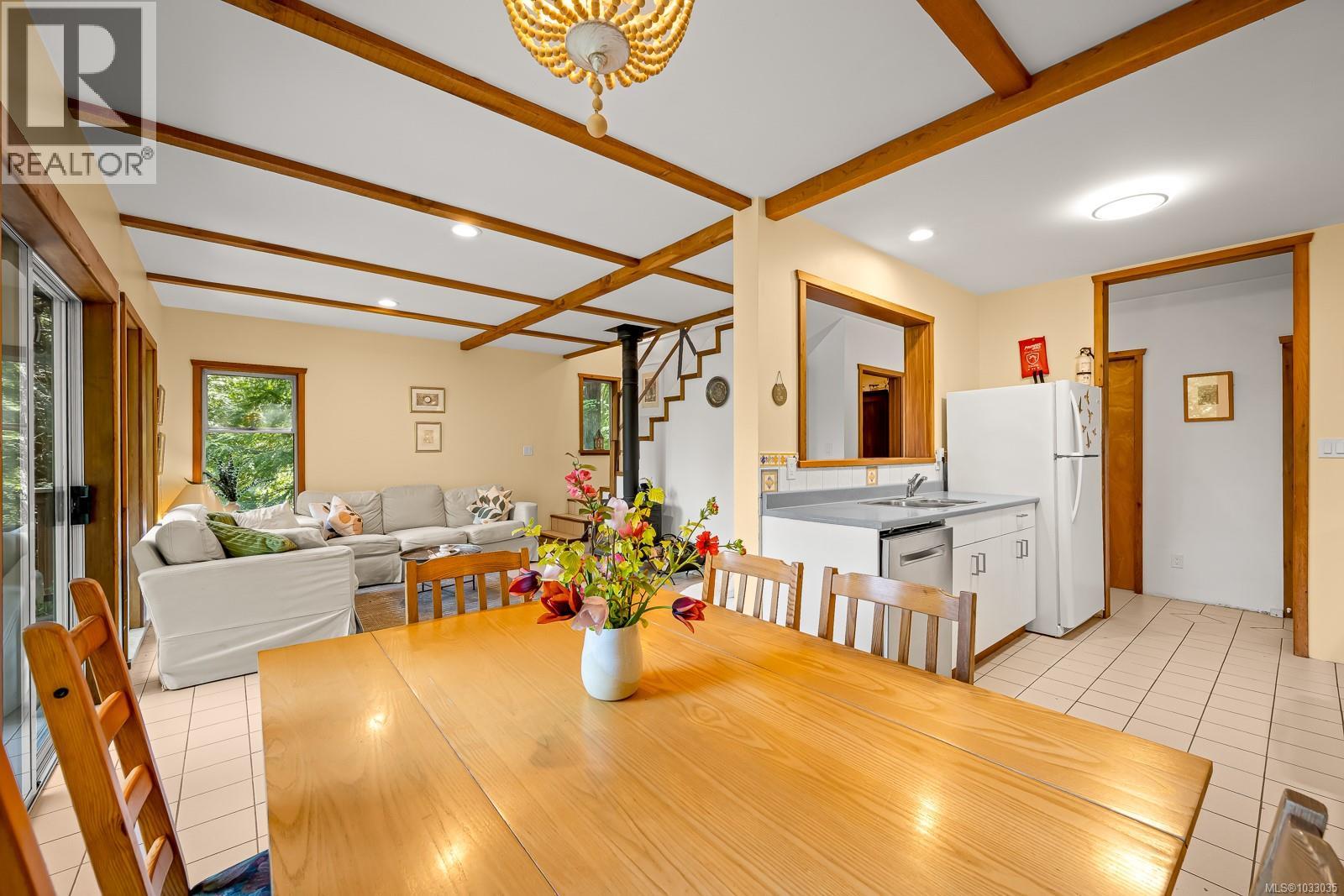 833 Austin Dr, Cortes Island, British Columbia  V0P 1K0 - Photo 9 - 1033035