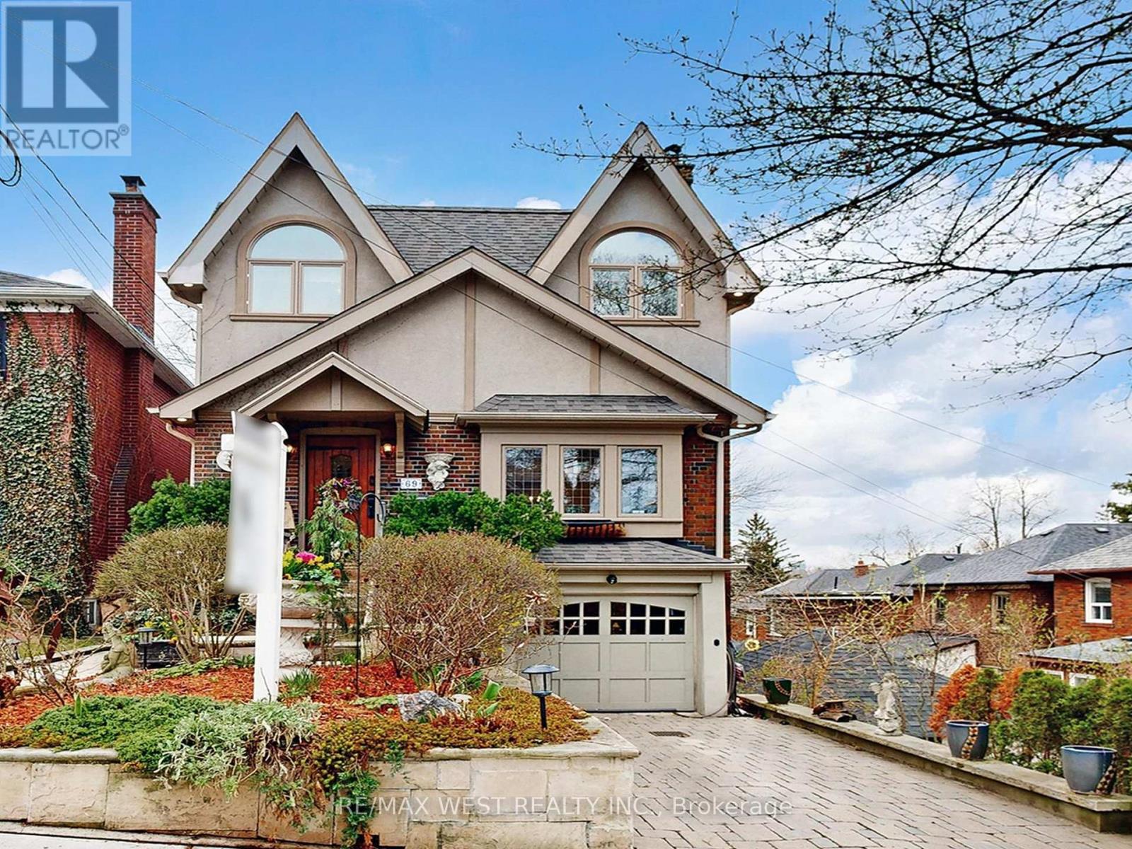 69 MAYFIELD AVENUE, Toronto, Ontario