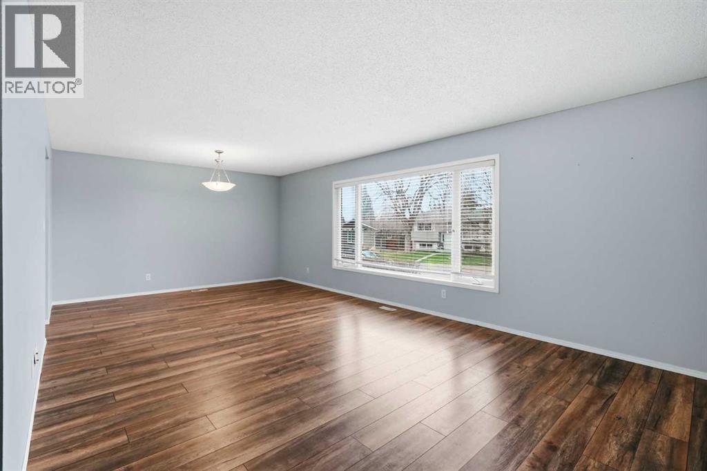 138 Midcrest Crescent SE, Calgary, Alberta  T2X 1B6 - Photo 5 - A2304491