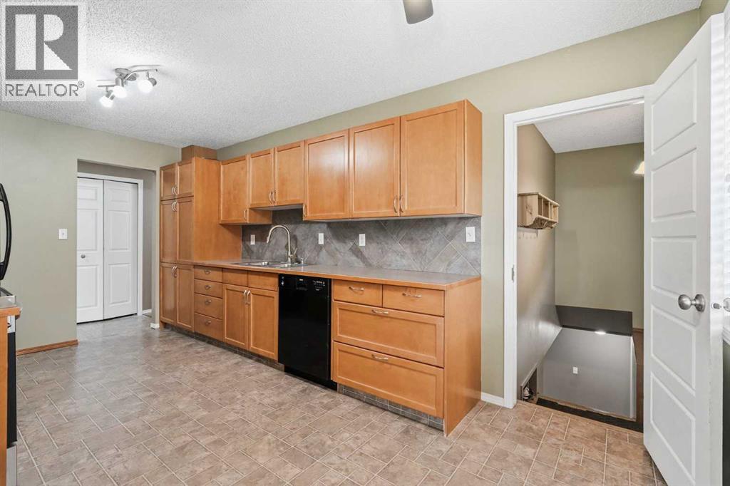 138 Midcrest Crescent SE, Calgary, Alberta  T2X 1B6 - Photo 9 - A2304491