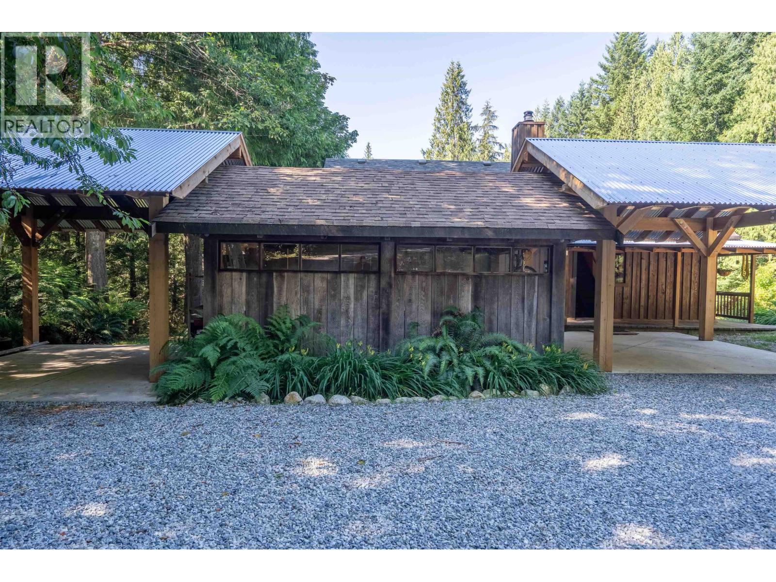 2931 Grauman Road, Roberts Creek, British Columbia  V0N 2W1 - Photo 2 - R3115796