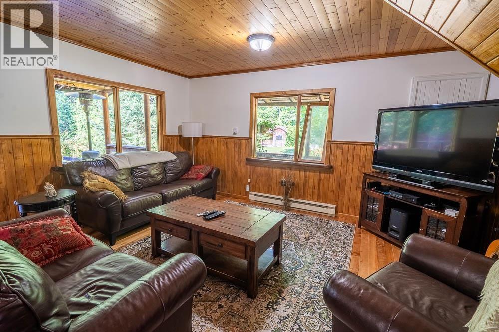 2931 Grauman Road, Roberts Creek, British Columbia  V0N 2W1 - Photo 7 - R3115796