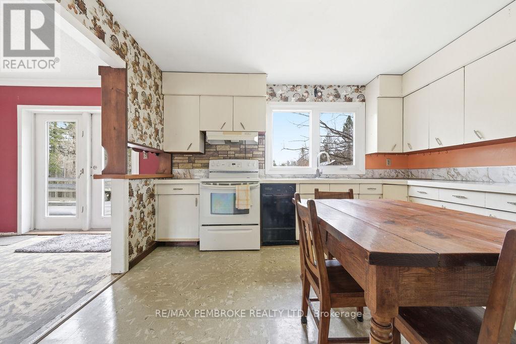 1738 B Line Road SW, Laurentian Valley, Ontario  K8A 6W8 - Photo 10 - X13044328