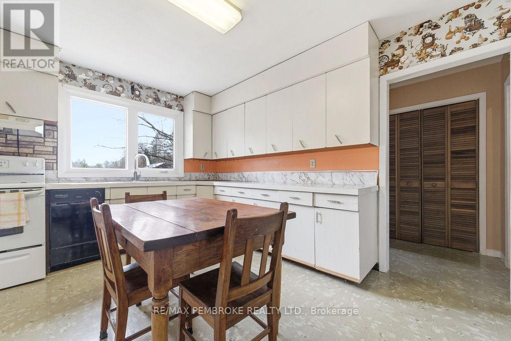 1738 B Line Road SW, Laurentian Valley, Ontario  K8A 6W8 - Photo 11 - X13044328