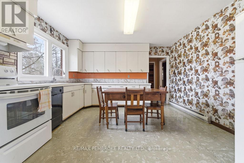 1738 B Line Road SW, Laurentian Valley, Ontario  K8A 6W8 - Photo 12 - X13044328