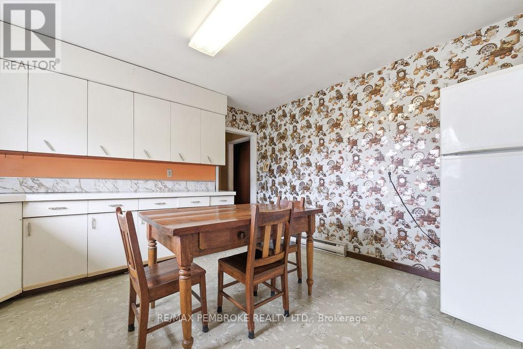 1738 B Line Road SW, Laurentian Valley, Ontario  K8A 6W8 - Photo 13 - X13044328