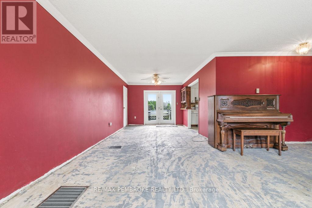 1738 B Line Road SW, Laurentian Valley, Ontario  K8A 6W8 - Photo 15 - X13044328