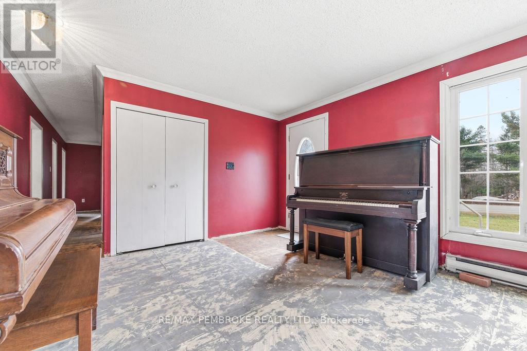 1738 B Line Road SW, Laurentian Valley, Ontario  K8A 6W8 - Photo 16 - X13044328