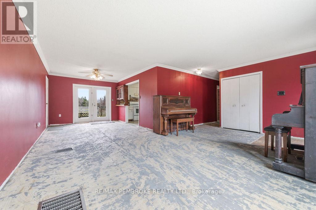 1738 B Line Road SW, Laurentian Valley, Ontario  K8A 6W8 - Photo 18 - X13044328