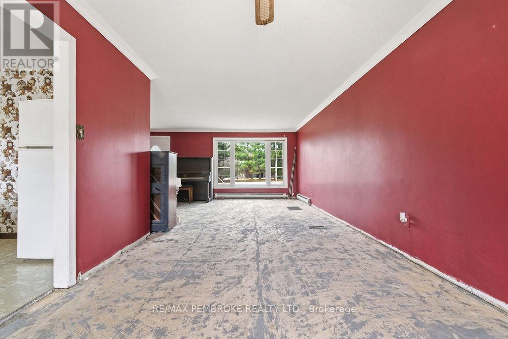 1738 B Line Road SW, Laurentian Valley, Ontario  K8A 6W8 - Photo 20 - X13044328