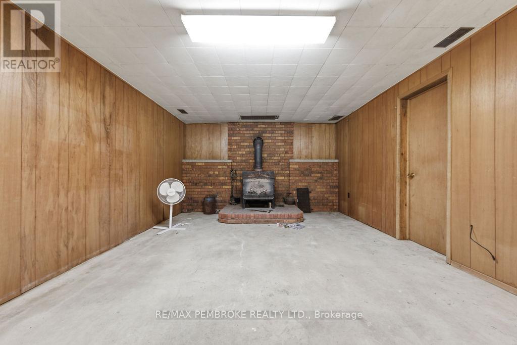 1738 B Line Road SW, Laurentian Valley, Ontario  K8A 6W8 - Photo 26 - X13044328