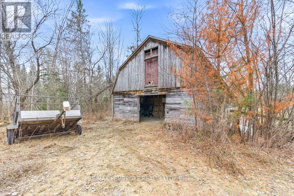 1738 B Line Road SW, Laurentian Valley, Ontario  K8A 6W8 - Photo 29 - X13044328