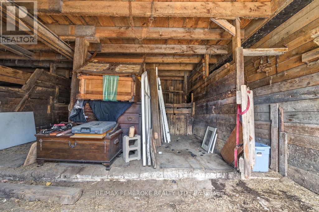 1738 B Line Road SW, Laurentian Valley, Ontario  K8A 6W8 - Photo 32 - X13044328