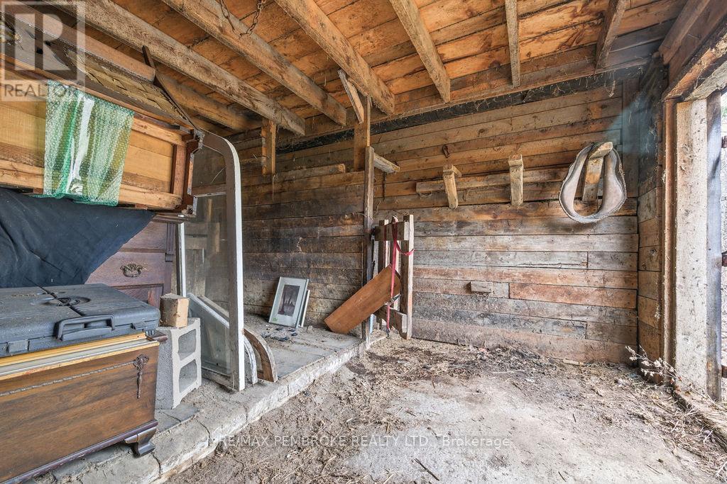 1738 B Line Road SW, Laurentian Valley, Ontario  K8A 6W8 - Photo 33 - X13044328