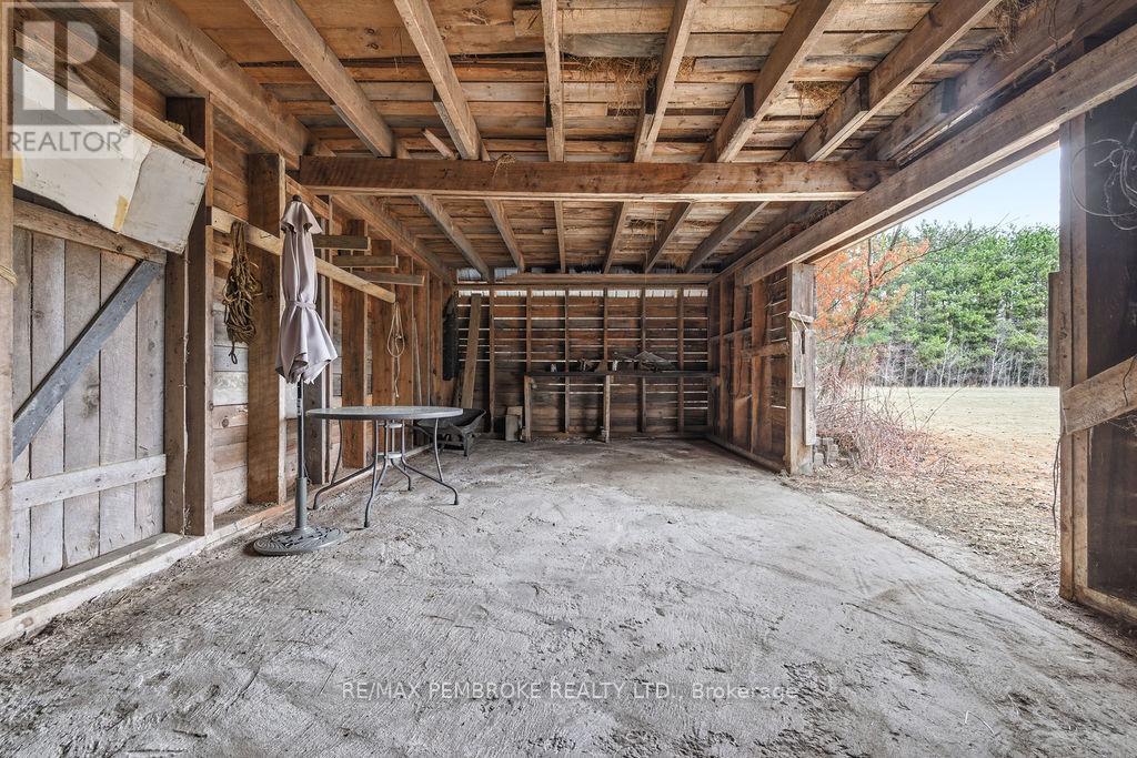 1738 B Line Road SW, Laurentian Valley, Ontario  K8A 6W8 - Photo 34 - X13044328