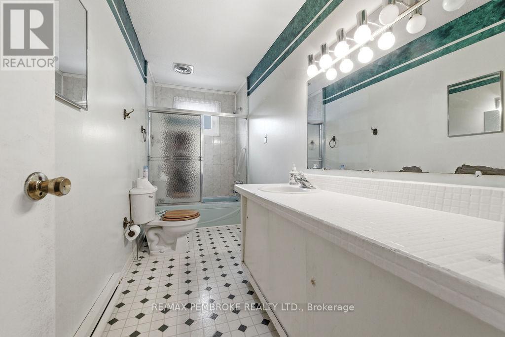 1738 B Line Road SW, Laurentian Valley, Ontario  K8A 6W8 - Photo 5 - X13044328