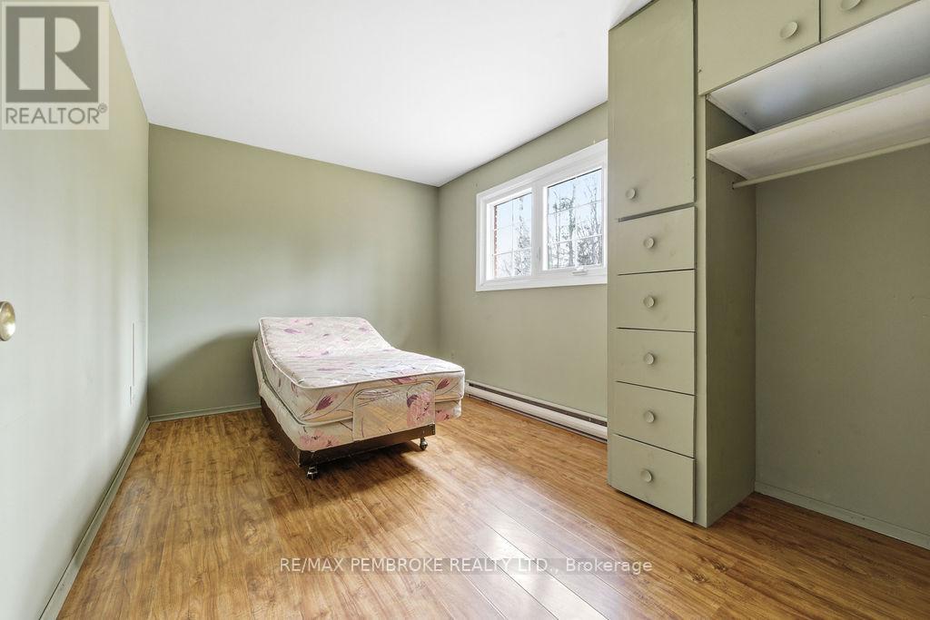 1738 B Line Road SW, Laurentian Valley, Ontario  K8A 6W8 - Photo 6 - X13044328