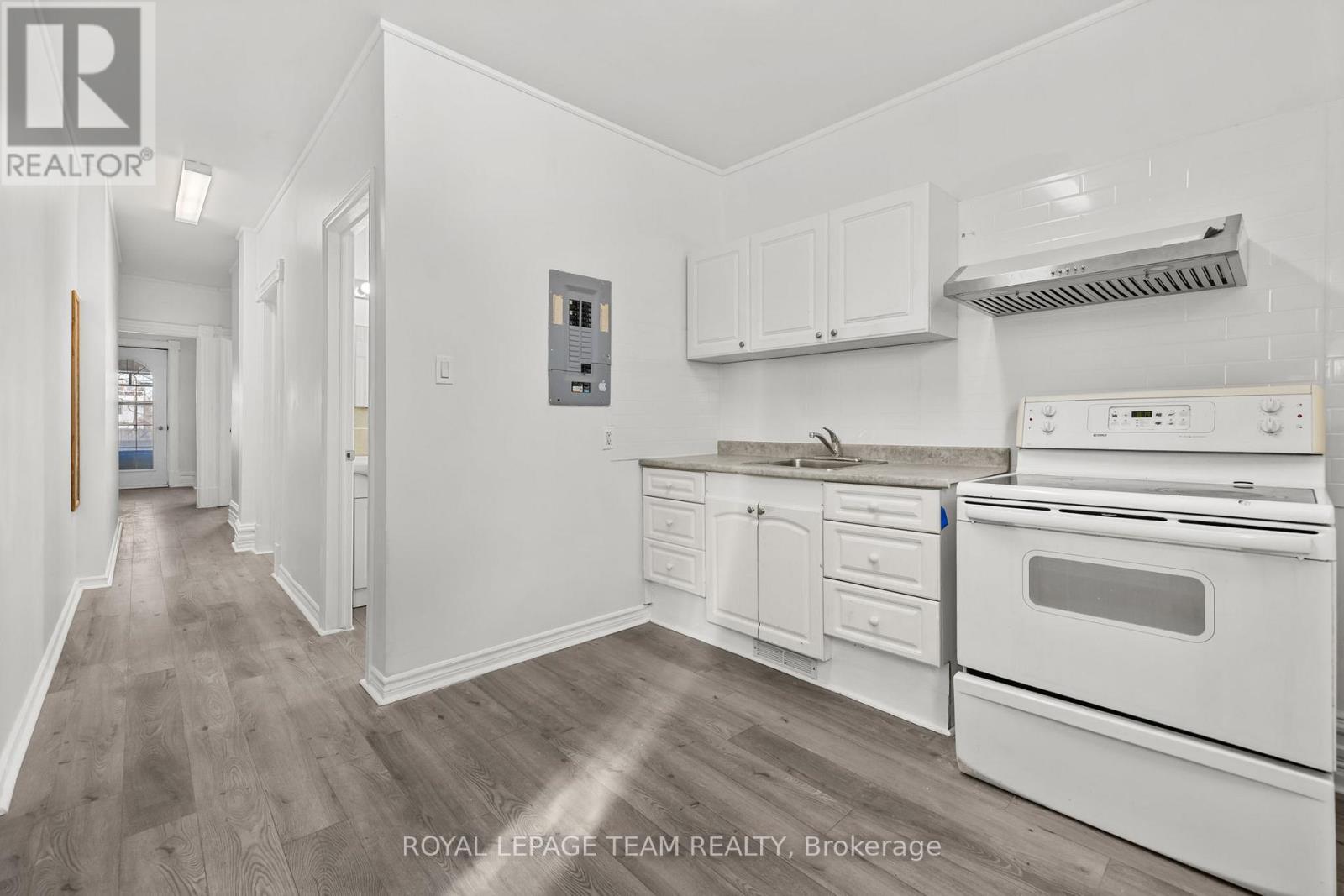 B - 824 Somerset Street W, Ottawa, Ontario  K1R 6R5 - Photo 5 - X13044356