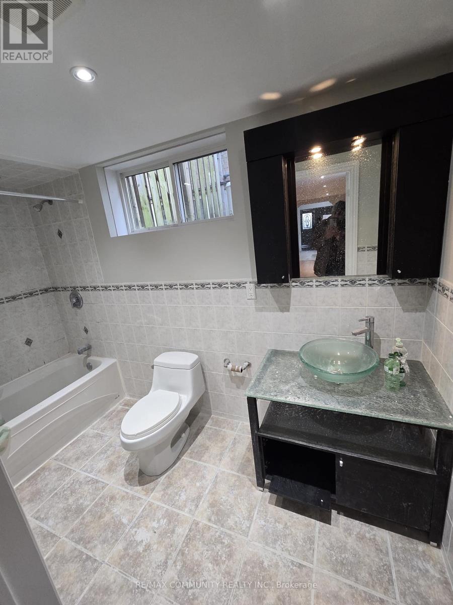 Bsmt - 136 Prohill Street, Pickering, Ontario  L1V 2G8 - Photo 11 - E13044354