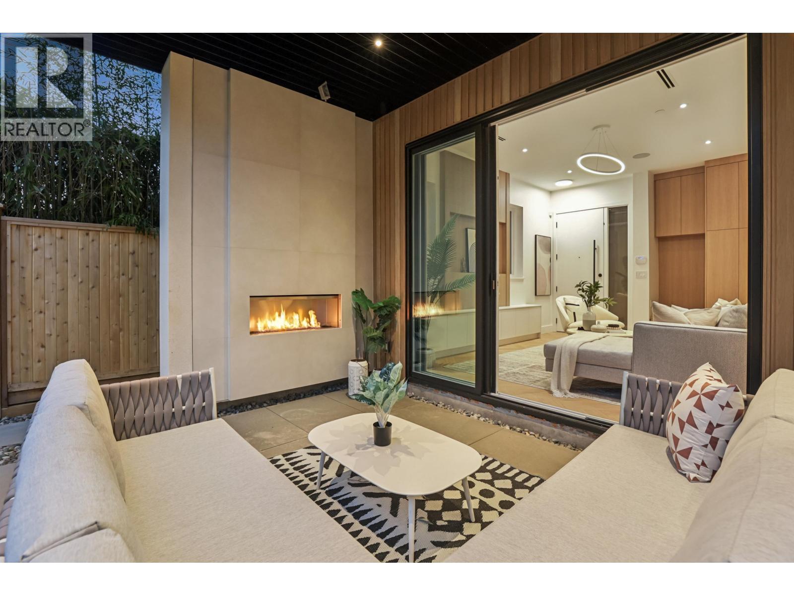 2 2130 E 2 Avenue, Vancouver, British Columbia  V5N 1E8 - Photo 2 - R3113336