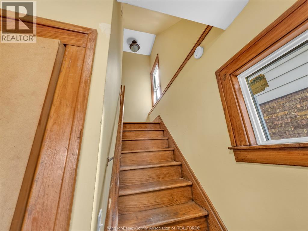 1077 Moy Avenue, Windsor, Ontario  N9A 2P2 - Photo 3 - 26009184