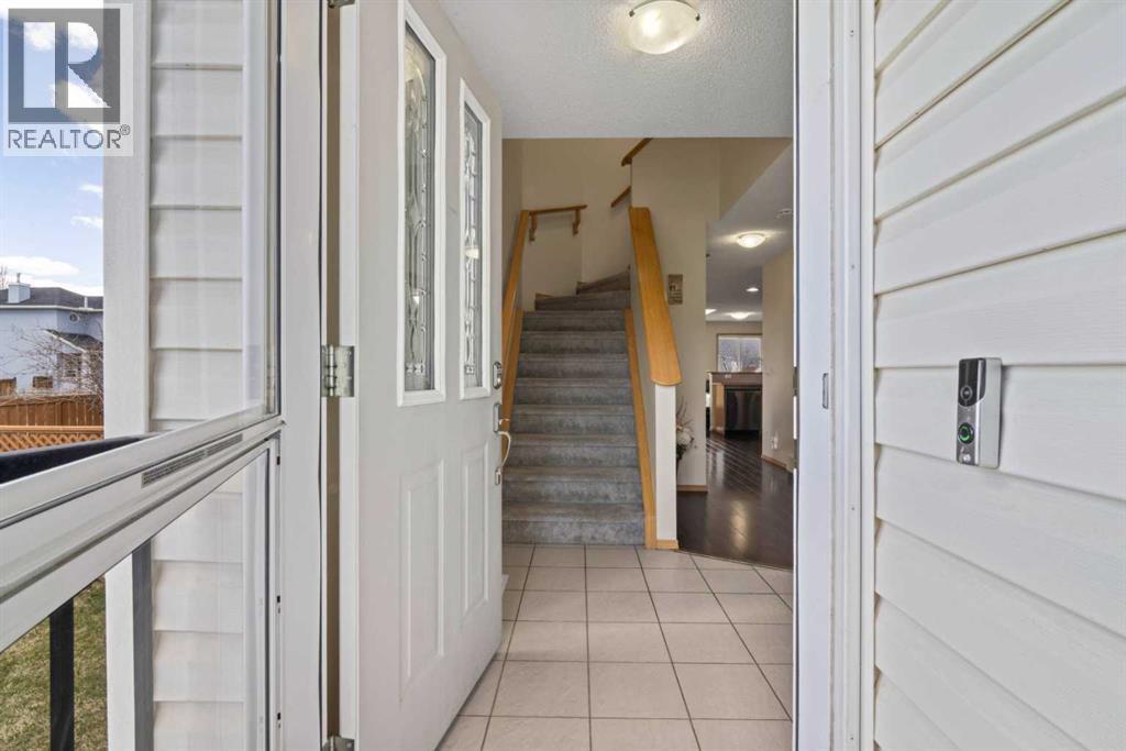 10 Taralea Bay Ne, Calgary, Alberta  T3J 5H1 - Photo 4 - A2303343