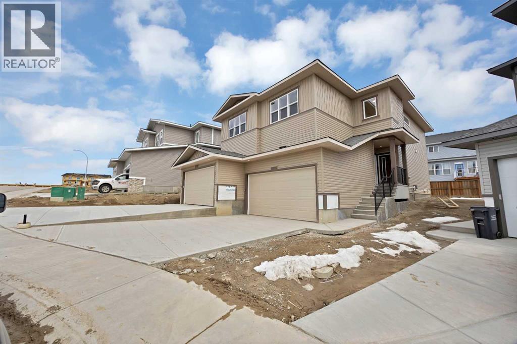 82 Heritage Circle, Cochrane, Alberta  T4C 3G9 - Photo 2 - A2304448