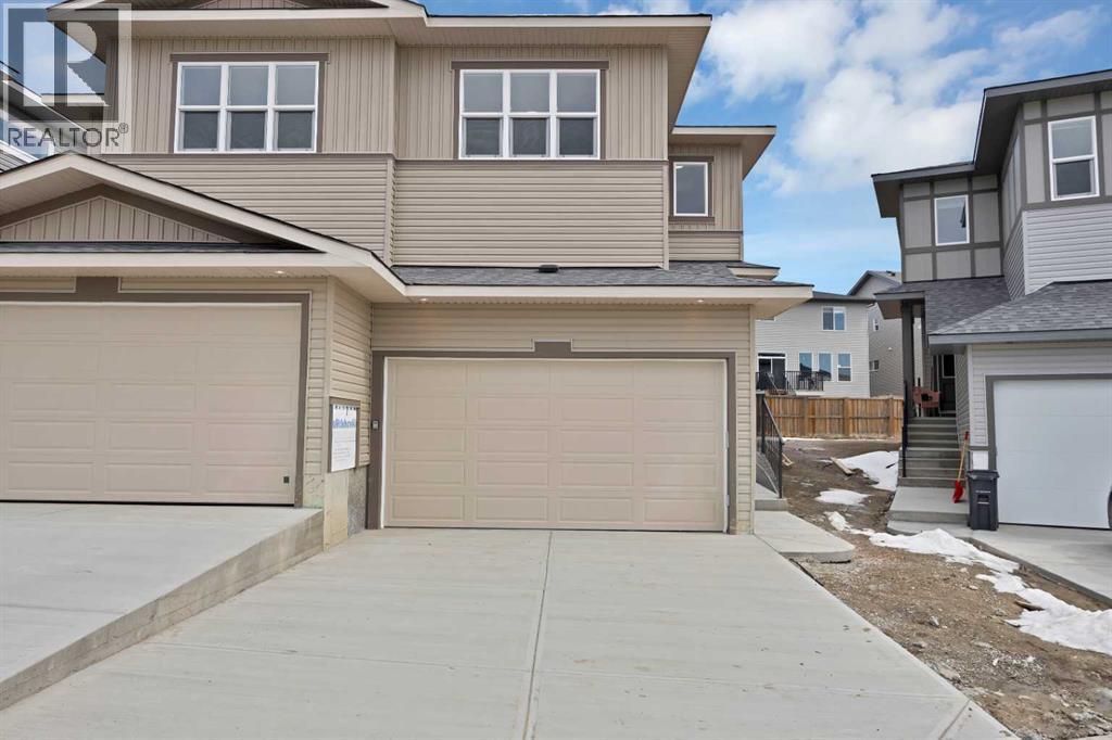 82 Heritage Circle, Cochrane, Alberta  T4C 3G9 - Photo 3 - A2304448