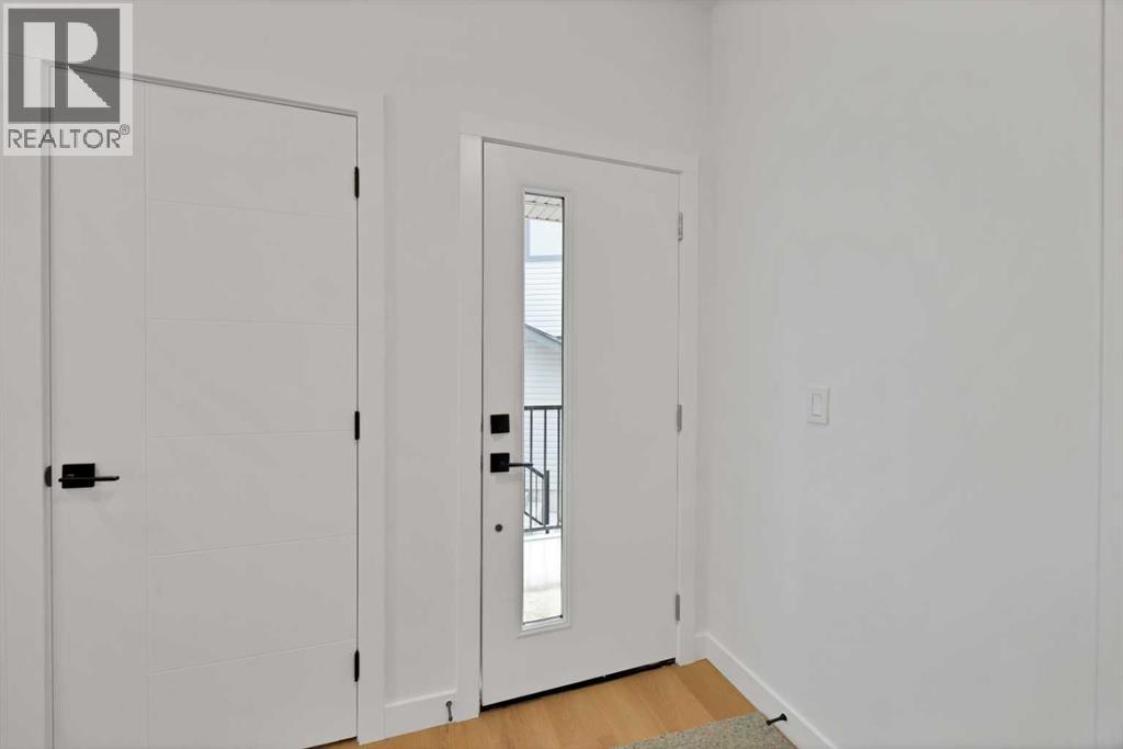 82 Heritage Circle, Cochrane, Alberta  T4C 3G9 - Photo 4 - A2304448