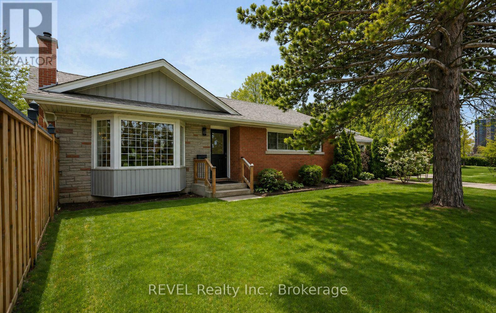 26 Cullen Drive, St. Catharines, Ontario  L2T 3H1 - Photo 2 - X12981252