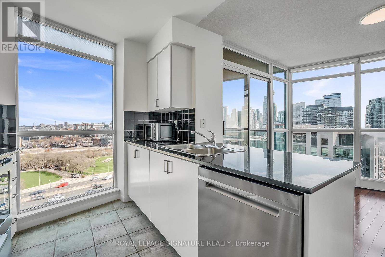 1903 - 219 Fort York Boulevard, Toronto, Ontario  M5V 1B1 - Photo 10 - C13044394