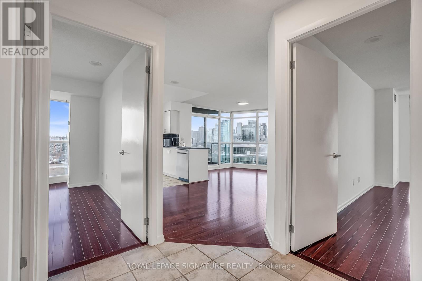 1903 - 219 Fort York Boulevard, Toronto, Ontario  M5V 1B1 - Photo 11 - C13044394