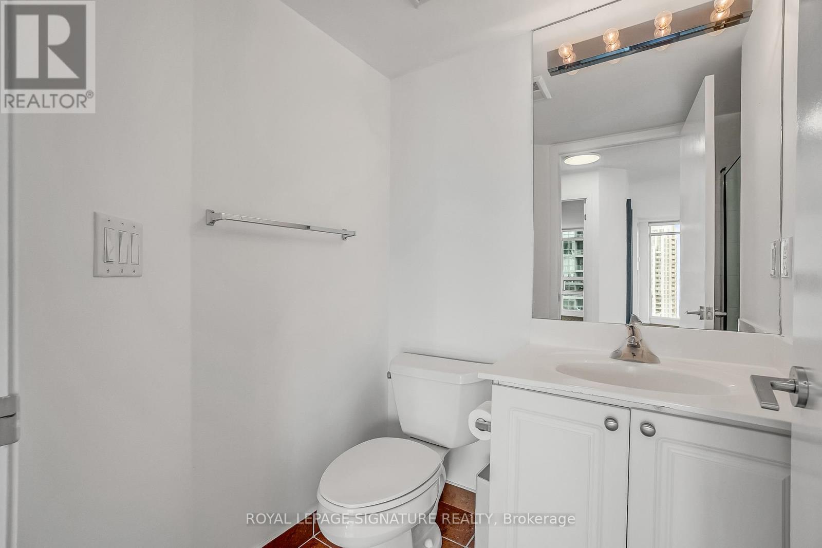 1903 - 219 Fort York Boulevard, Toronto, Ontario  M5V 1B1 - Photo 18 - C13044394