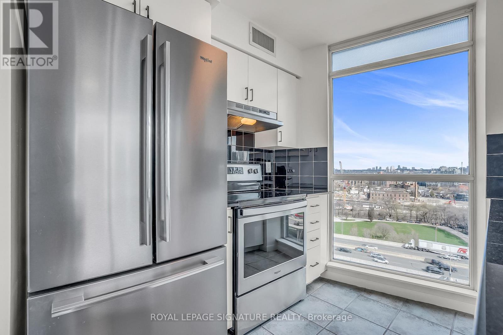 1903 - 219 Fort York Boulevard, Toronto, Ontario  M5V 1B1 - Photo 9 - C13044394