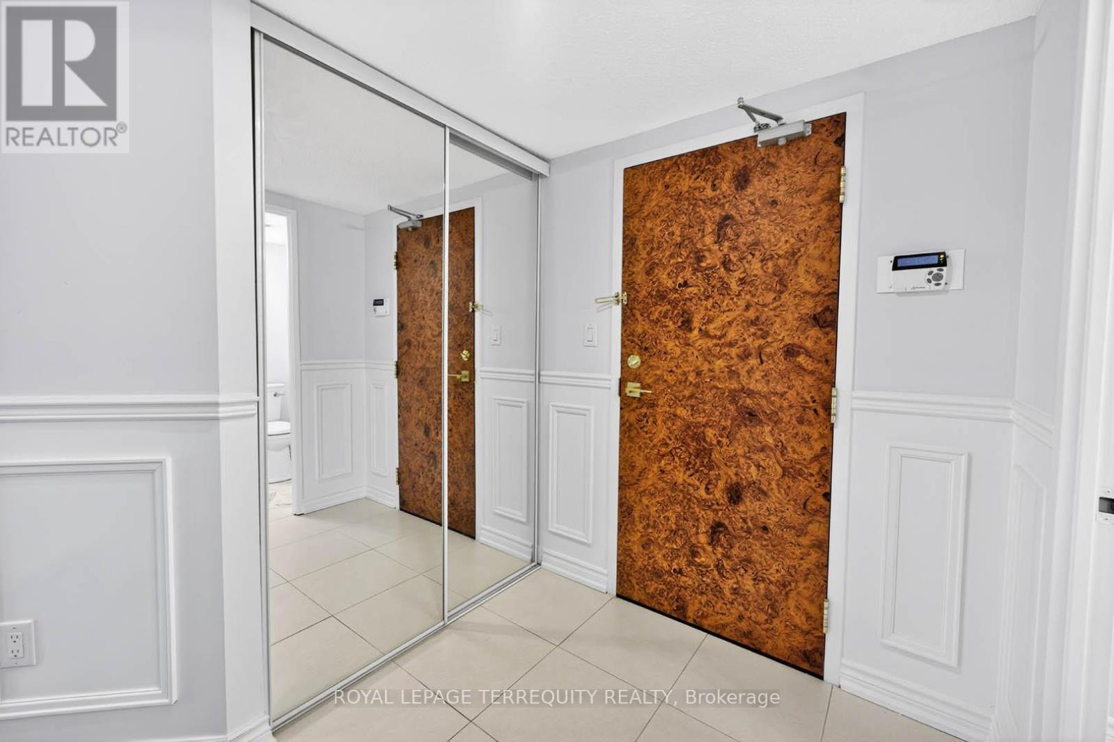 1805 - 10 Kenneth Avenue, Toronto, Ontario  M2N 6K6 - Photo 4 - C13044428